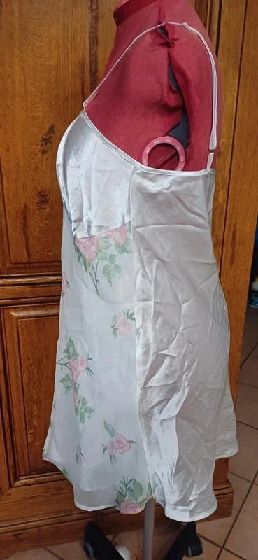 New white floral satin nightgown and veils – photo 8